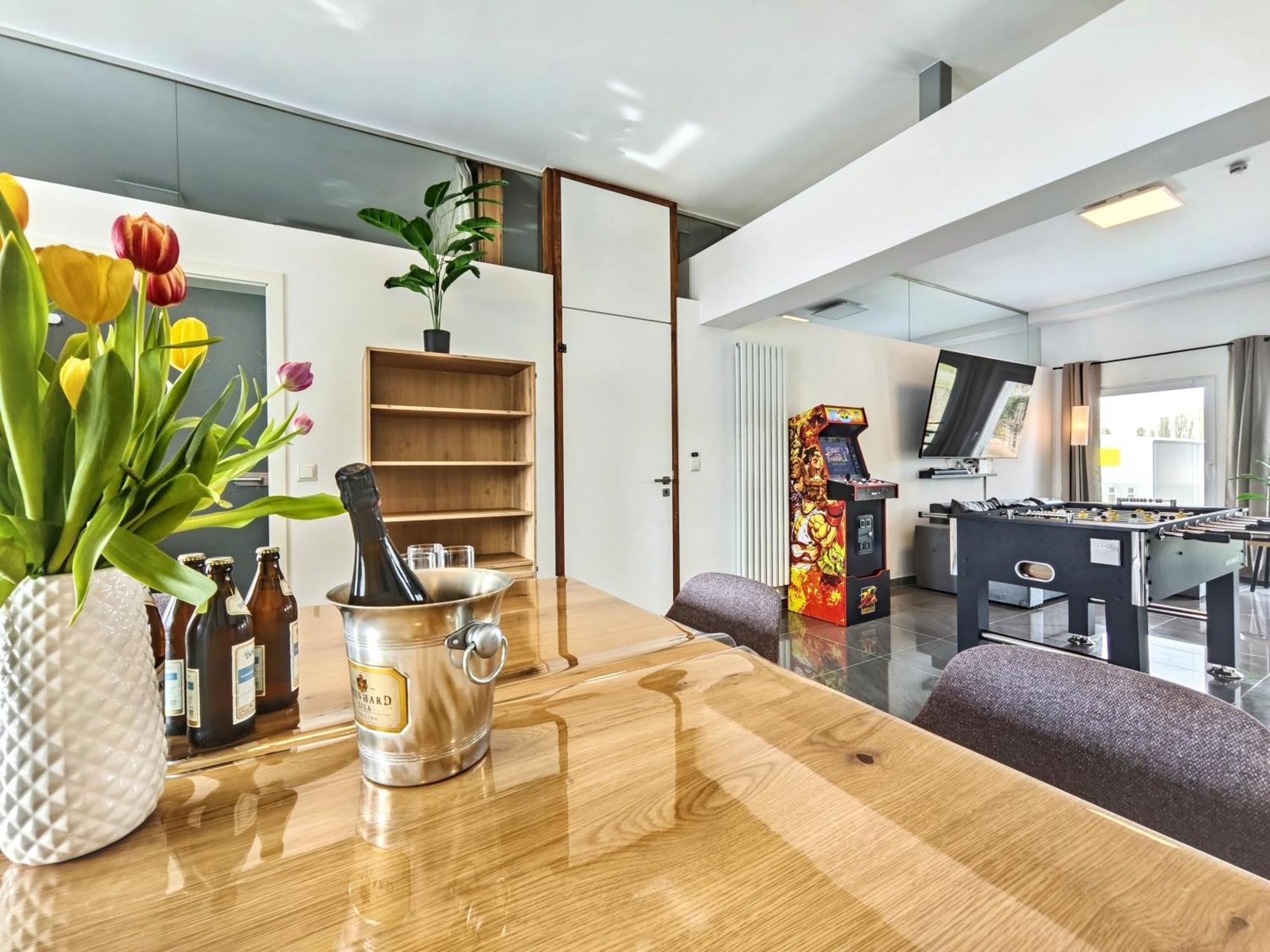 Apartment Loft Fuer Bis Zu 12, Whirlpool, Infrarotsauna, Arcade-spiele, Tischfussball, Wii Nürnberg