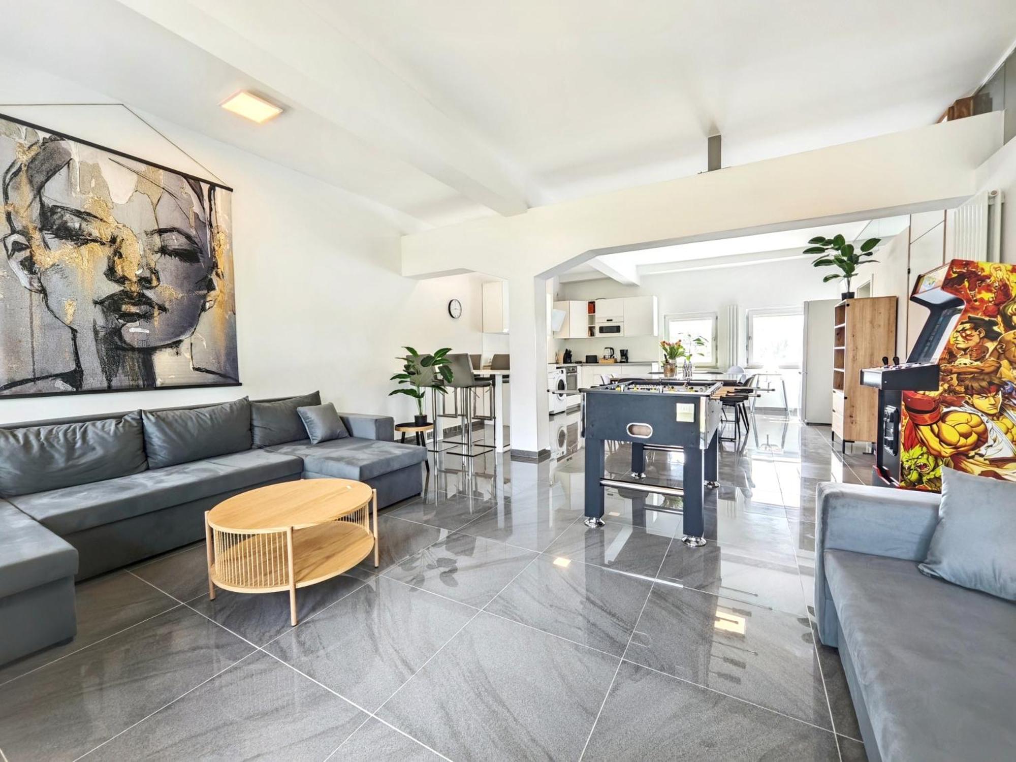 Loft Fuer Bis Zu 12, Whirlpool, Infrarotsauna, Arcade-spiele, Tischfussball, Wii *