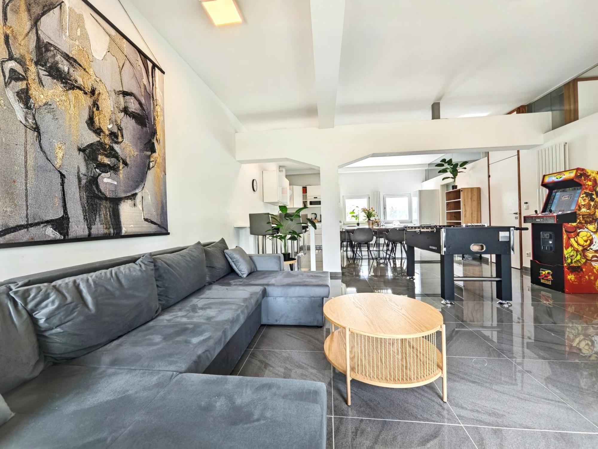 Loft Fuer Bis Zu 12, Whirlpool, Infrarotsauna, Arcade-spiele, Tischfussball, Wii