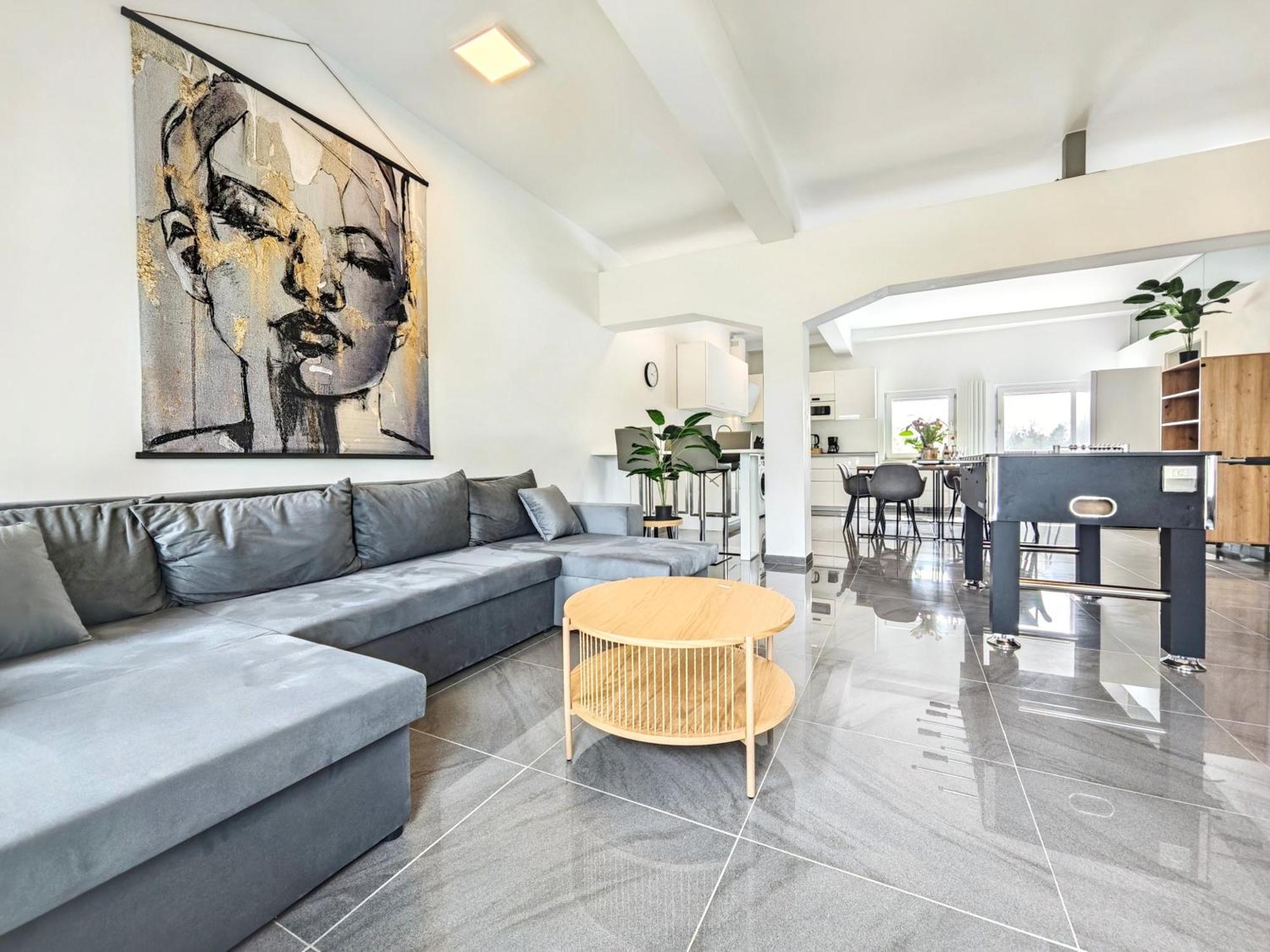Apartment Loft Fuer Bis Zu 12, Whirlpool, Infrarotsauna, Arcade-spiele, Tischfussball, Wii Nürnberg