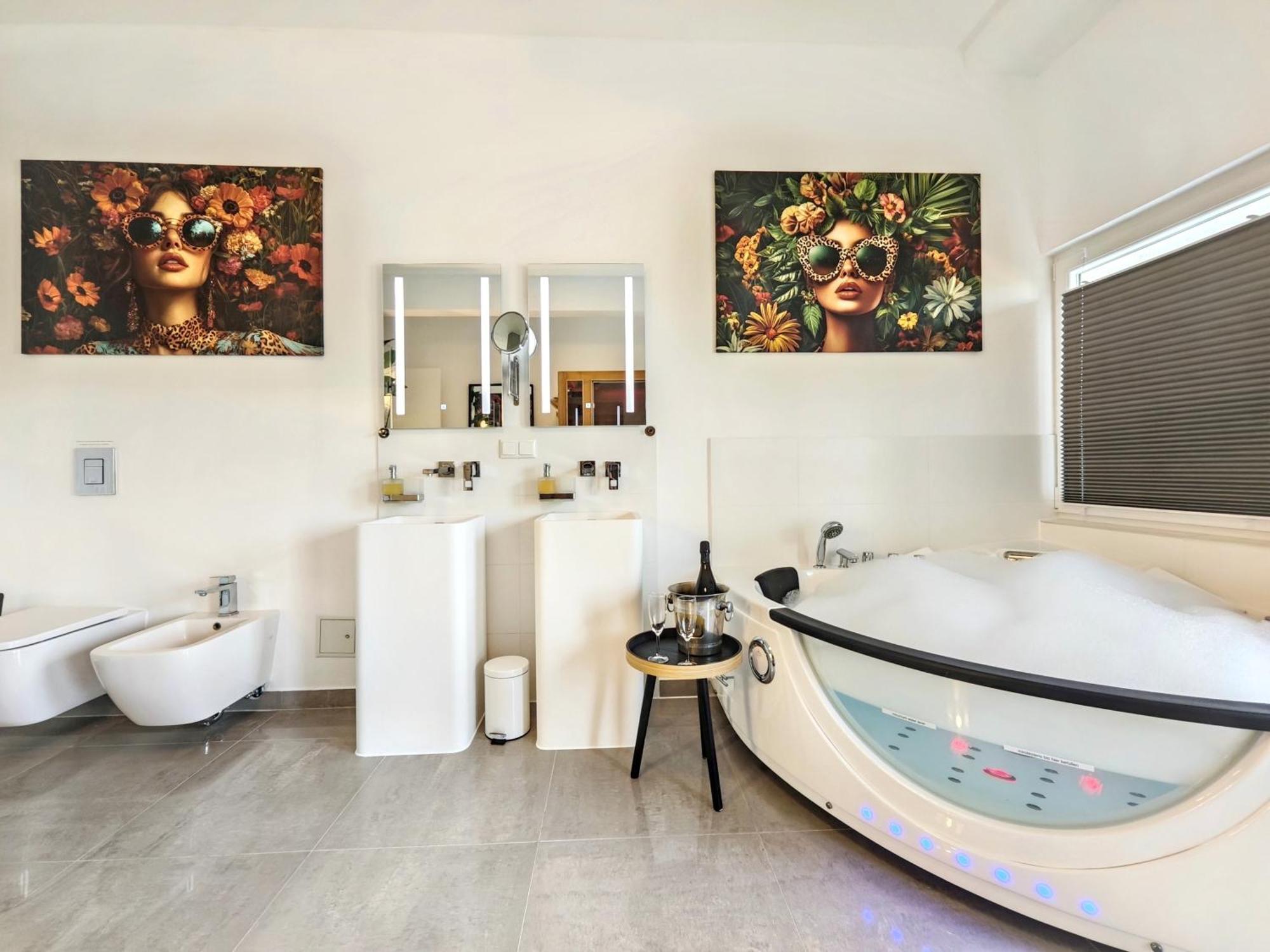 Loft Fuer Bis Zu 12, Whirlpool, Infrarotsauna, Arcade-spiele, Tischfussball, Wii