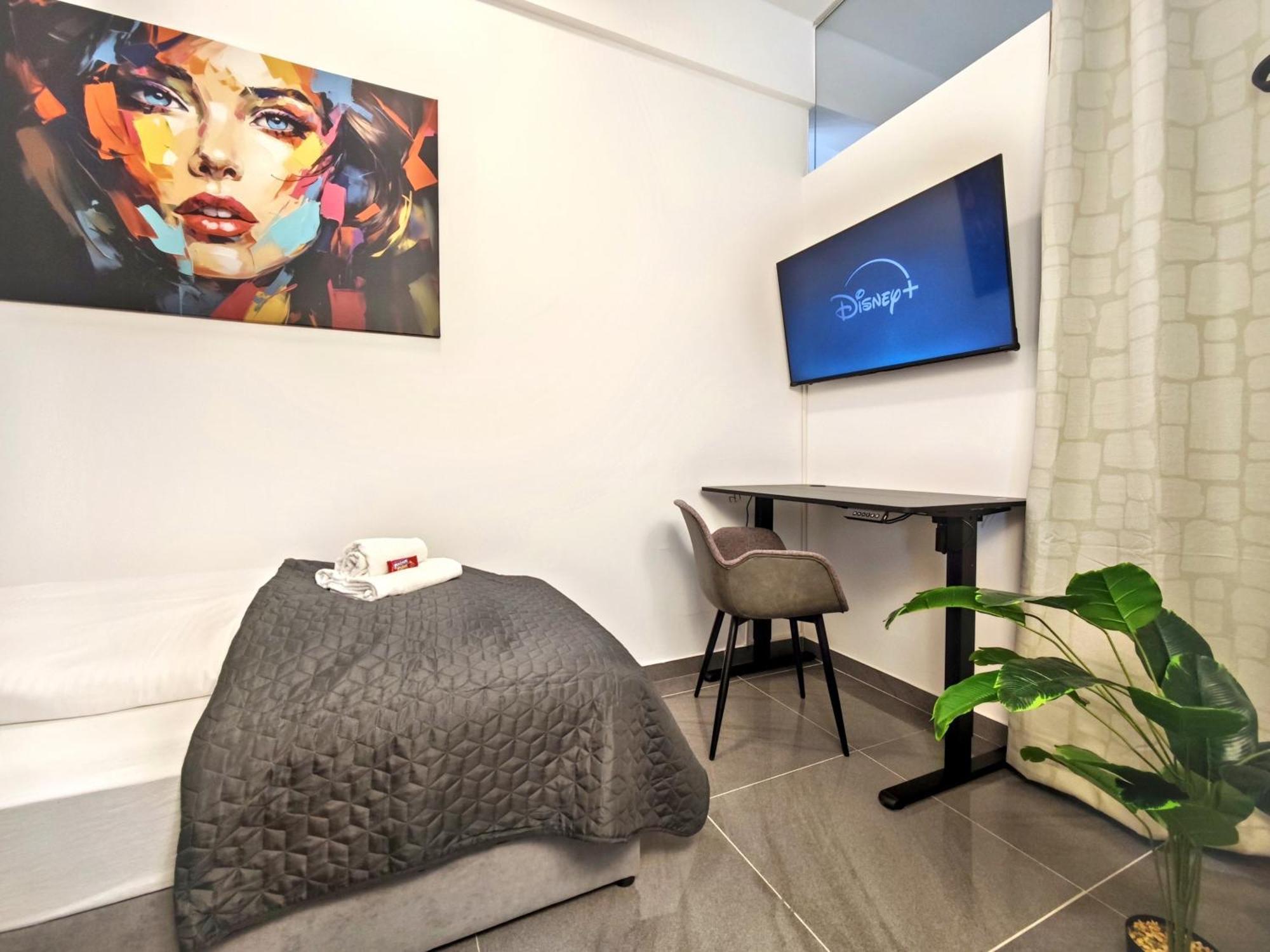 Loft Fuer Bis Zu 12, Whirlpool, Infrarotsauna, Arcade-spiele, Tischfussball, Wii Apartment