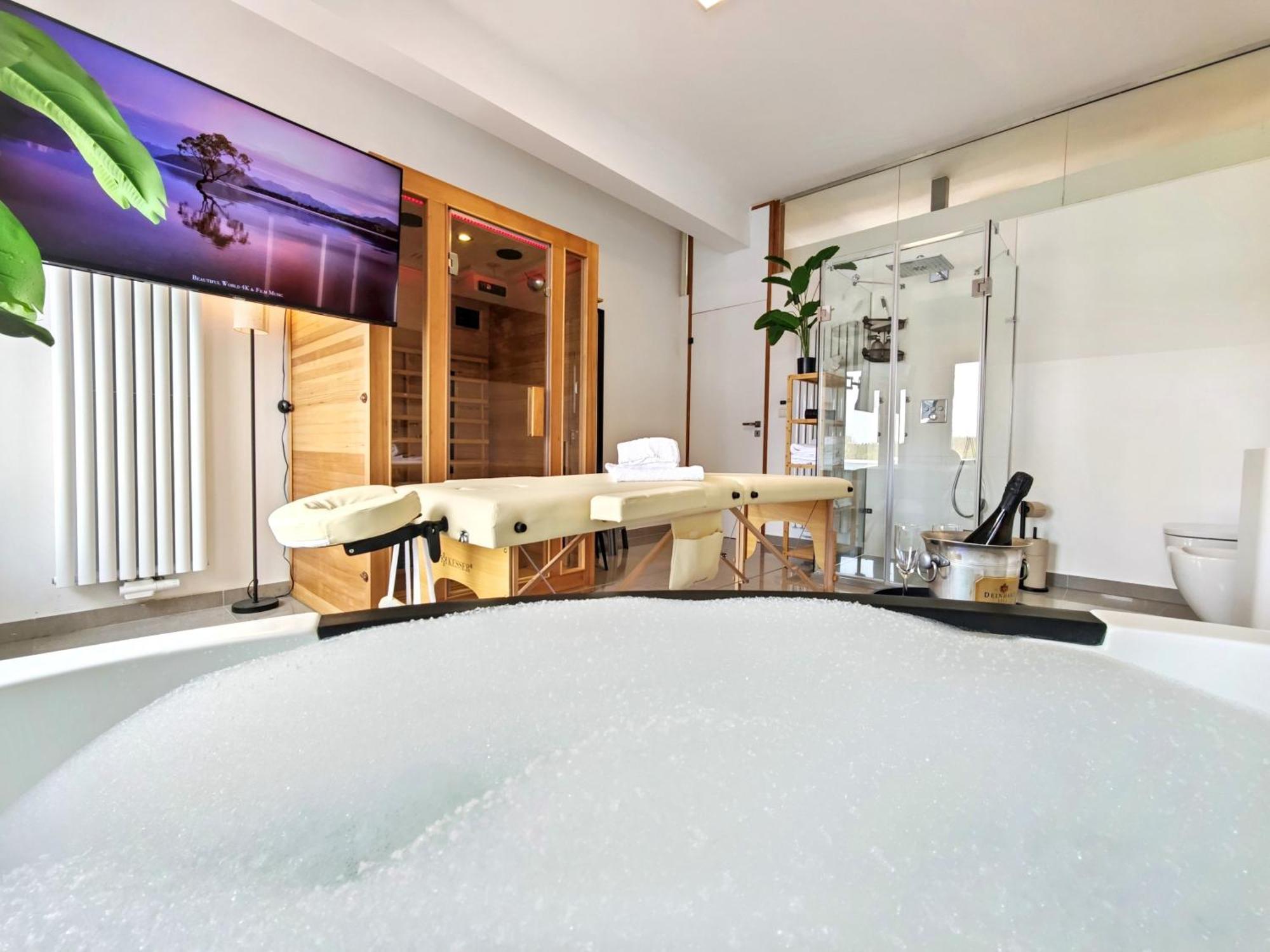 Loft Fuer Bis Zu 12, Whirlpool, Infrarotsauna, Arcade-spiele, Tischfussball, Wii *