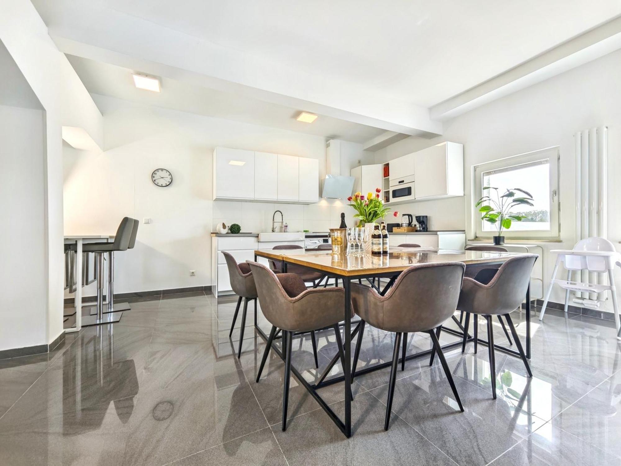 Loft Fuer Bis Zu 12, Whirlpool, Infrarotsauna, Arcade-spiele, Tischfussball, Wii Nürnberg